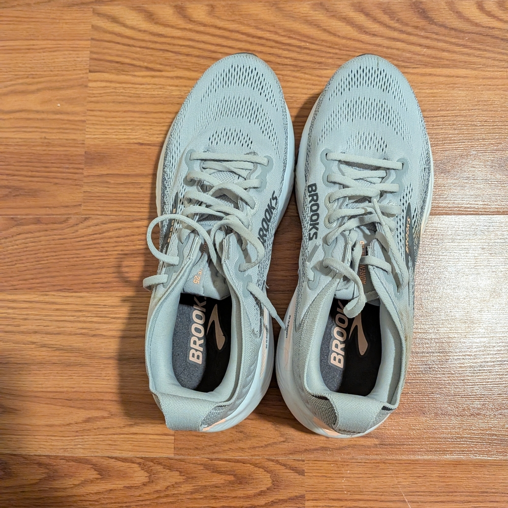 Brooks Athletic Shoes in Light Gray